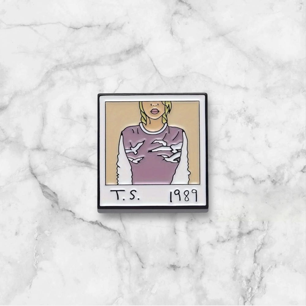 3/$18 NEW Taylor Swift Polaroid 1989 Cover Album Enamel Pin - Picture 2 of 3